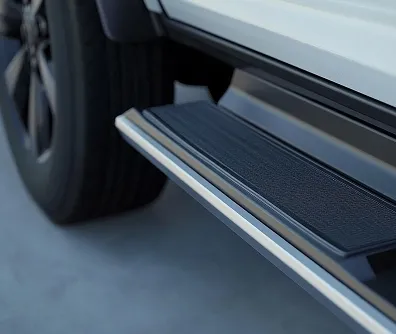 Estribo lateral instalado em uma pick-up
